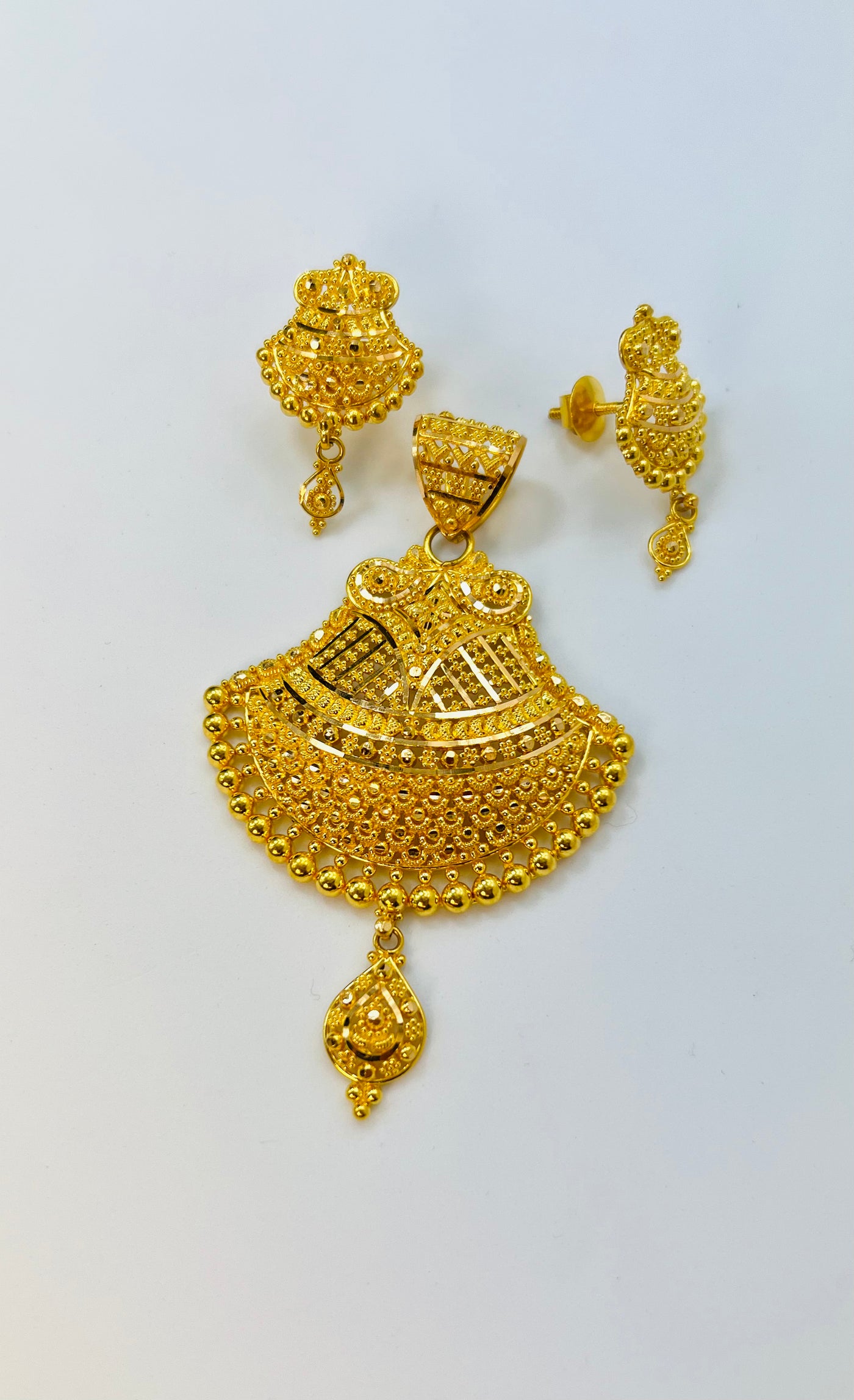 Gold Pendant Set
